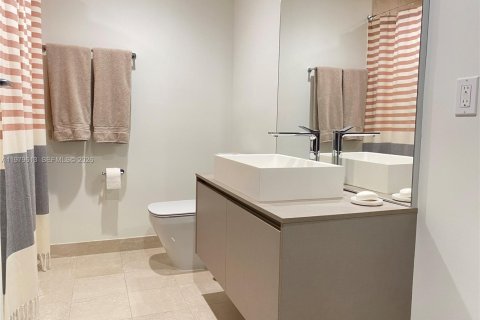 Снять в аренду кондоминиум в Майами, Флорида 2 спальни, 102.84м2, № 2079404 - фото 5