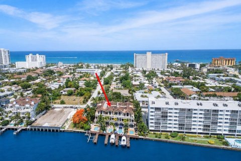 Townhouse in Deerfield Beach, Florida 4 bedrooms, 343.65 sq.m. № 2191067 - photo 2