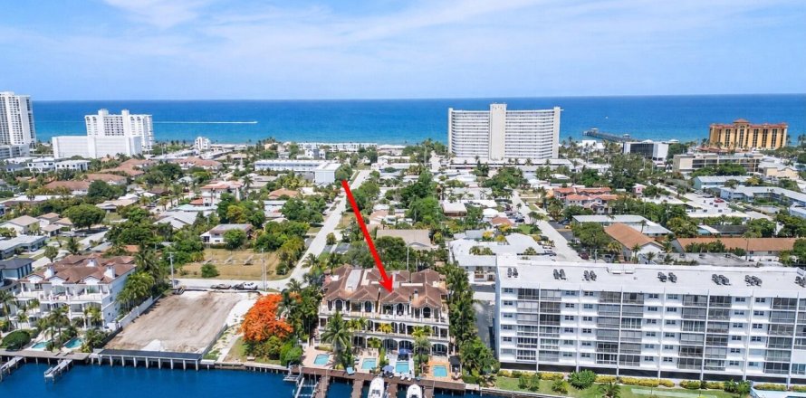 Townhouse in Deerfield Beach, Florida 4 bedrooms, 343.65 sq.m. № 2191067