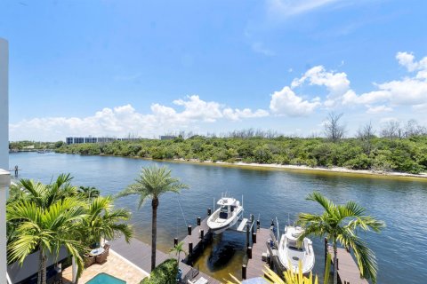 Townhouse in Deerfield Beach, Florida 4 bedrooms, 343.65 sq.m. № 2191067 - photo 20