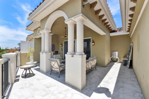 Townhouse in Deerfield Beach, Florida 4 bedrooms, 343.65 sq.m. № 2191067 - photo 21