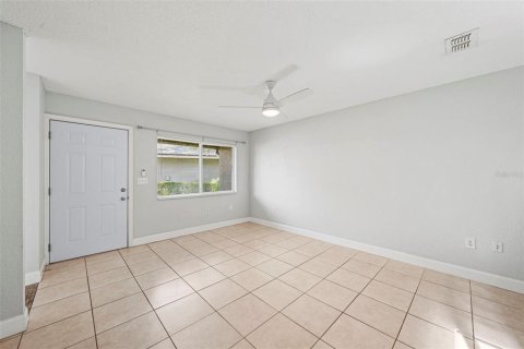 Condo in Orlando, Florida, 2 bedrooms  № 2205133 - photo 14
