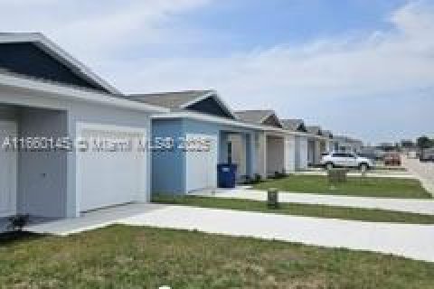 House in Sebring, Florida 3 bedrooms, 123.56 sq.m. № 1394737 - photo 30