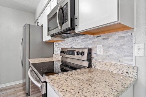 Condo in Kissimmee, Florida, 3 bedrooms  № 2100023 - photo 9
