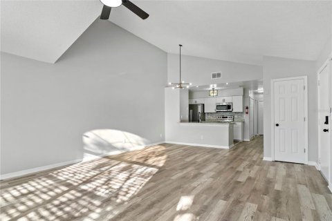 Condo in Kissimmee, Florida, 3 bedrooms  № 2100023 - photo 13
