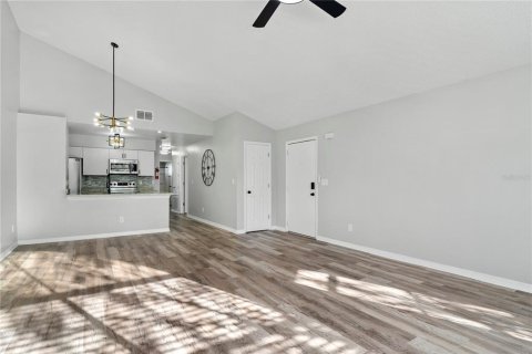Condo in Kissimmee, Florida, 3 bedrooms  № 2100023 - photo 12
