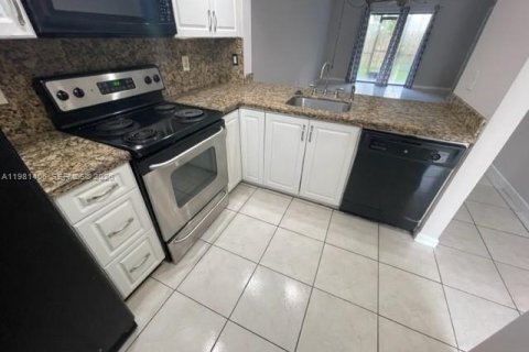 Condominio en alquiler en Miami, Florida, 2 dormitorios, 88.81 m2 № 2079941 - foto 10