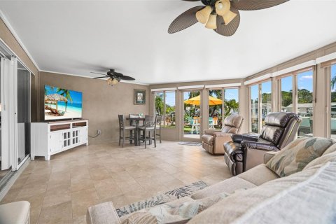 Villa ou maison à vendre à New Port Richey, Floride: 2 chambres, 153.75 m2 № 2396770 - photo 12