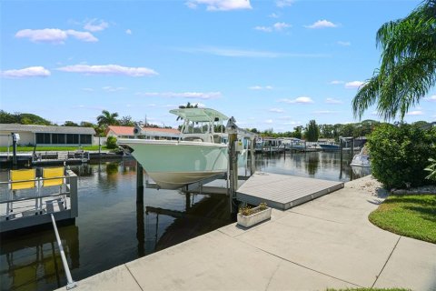 Villa ou maison à vendre à New Port Richey, Floride: 2 chambres, 153.75 m2 № 2396770 - photo 18