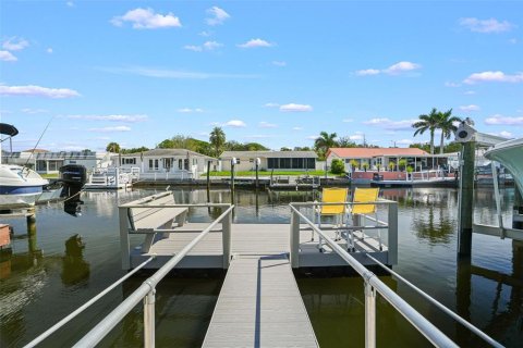 Villa ou maison à vendre à New Port Richey, Floride: 2 chambres, 153.75 m2 № 2396770 - photo 19