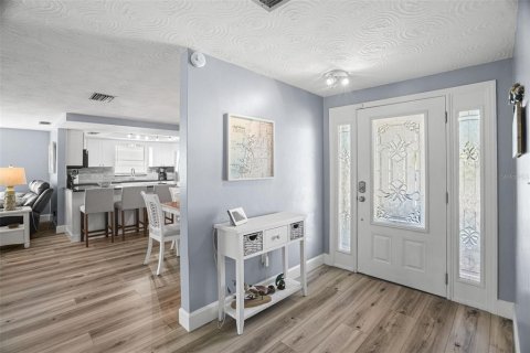 Villa ou maison à vendre à New Port Richey, Floride: 2 chambres, 153.75 m2 № 2396770 - photo 6