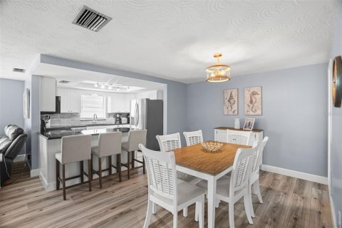 Villa ou maison à vendre à New Port Richey, Floride: 2 chambres, 153.75 m2 № 2396770 - photo 9