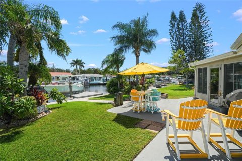 Villa ou maison à vendre à New Port Richey, Floride: 2 chambres, 153.75 m2 № 2396770 - photo 15