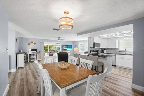 Villa ou maison à vendre à New Port Richey, Floride: 2 chambres, 153.75 m2 № 2396770 - photo 8
