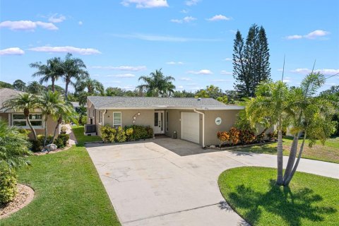 Villa ou maison à vendre à New Port Richey, Floride: 2 chambres, 153.75 m2 № 2396770 - photo 2