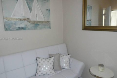 Appartement à louer à Hollywood, Floride: 1 chambre, 1038.55 m2 № 1988250 - photo 13