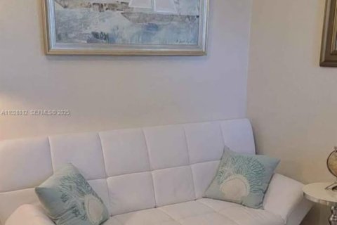 Appartement à louer à Hollywood, Floride: 1 chambre, 1038.55 m2 № 1988250 - photo 2