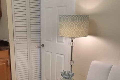 Appartement à louer à Hollywood, Floride: 1 chambre, 1038.55 m2 № 1988250 - photo 5