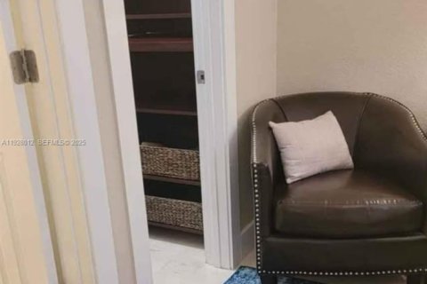 Appartement à louer à Hollywood, Floride: 1 chambre, 1038.55 m2 № 1988250 - photo 12