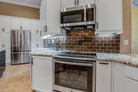 Villa ou maison à vendre à Weston, Floride: 5 chambres, 256.78 m2 № 2030510 - photo 4