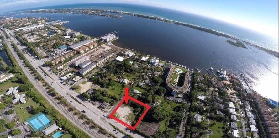 Commercial property in Boynton Beach, Florida № 2146254