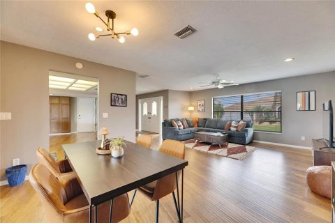 Casa en alquiler en Apollo Beach, Florida, 3 dormitorios, 165.37 m2 № 1865891 - foto 9