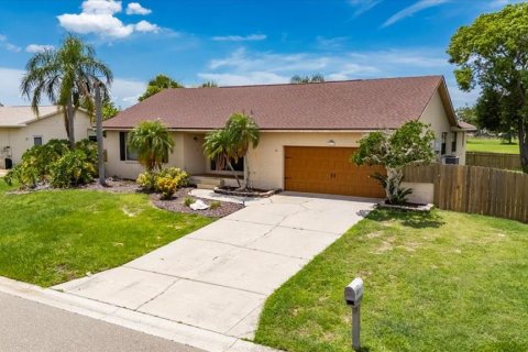 Casa en alquiler en Apollo Beach, Florida, 3 dormitorios, 165.37 m2 № 1865891 - foto 2