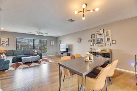 Casa en alquiler en Apollo Beach, Florida, 3 dormitorios, 165.37 m2 № 1865891 - foto 15