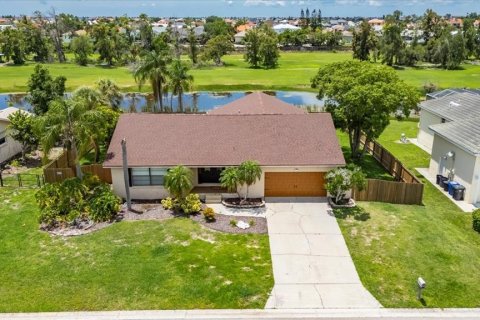 Casa en alquiler en Apollo Beach, Florida, 3 dormitorios, 165.37 m2 № 1865891 - foto 1