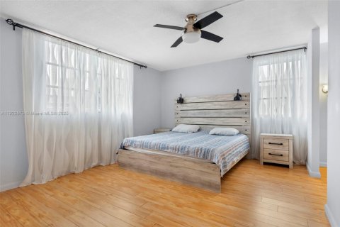 Condo in North Miami Beach, Florida, 2 bedrooms  № 1977105 - photo 10