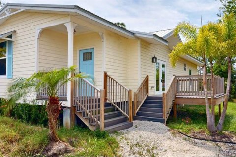 House in Punta Gorda, Florida 3 bedrooms, 112.69 sq.m. № 1901216 - photo 1