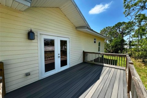 House in Punta Gorda, Florida 3 bedrooms, 112.69 sq.m. № 1901216 - photo 8