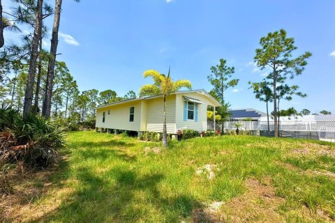 House in Punta Gorda, Florida 3 bedrooms, 112.69 sq.m. № 1901216 - photo 30