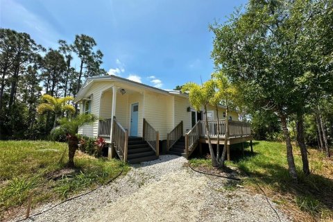 House in Punta Gorda, Florida 3 bedrooms, 112.69 sq.m. № 1901216 - photo 2