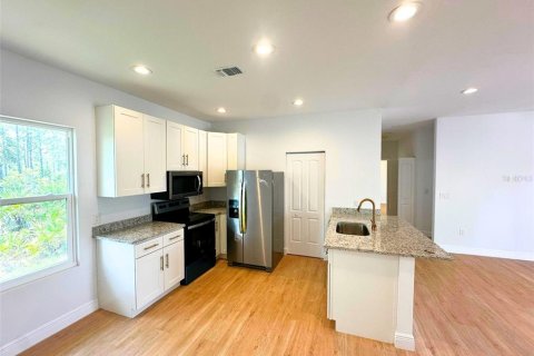 House in Punta Gorda, Florida 3 bedrooms, 112.69 sq.m. № 1901216 - photo 5