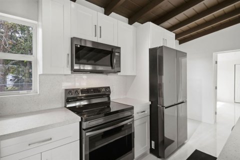 House in Fort Lauderdale, Florida 3 bedrooms, 104.24 sq.m. № 2077740 - photo 10