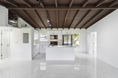 House in Fort Lauderdale, Florida 3 bedrooms, 104.24 sq.m. № 2077740 - photo 6