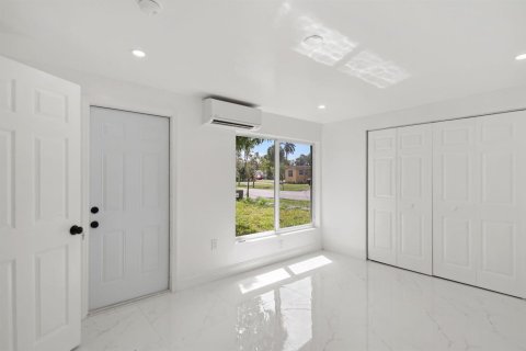 House in Fort Lauderdale, Florida 3 bedrooms, 104.24 sq.m. № 2077740 - photo 13