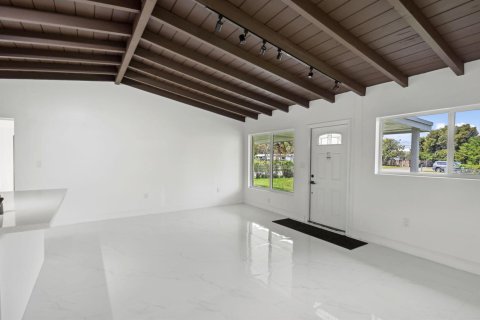 House in Fort Lauderdale, Florida 3 bedrooms, 104.24 sq.m. № 2077740 - photo 7