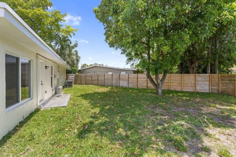 House in Fort Lauderdale, Florida 3 bedrooms, 104.24 sq.m. № 2077740 - photo 23