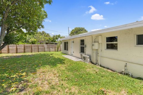 House in Fort Lauderdale, Florida 3 bedrooms, 104.24 sq.m. № 2077740 - photo 25