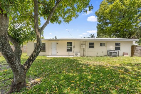 House in Fort Lauderdale, Florida 3 bedrooms, 104.24 sq.m. № 2077740 - photo 24