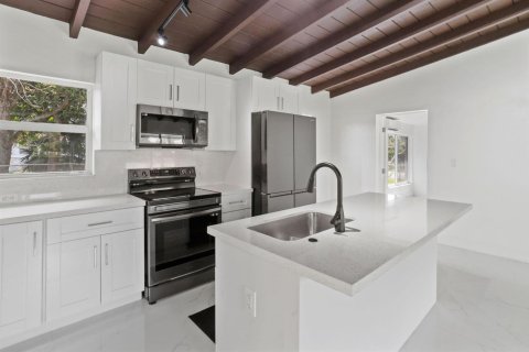 House in Fort Lauderdale, Florida 3 bedrooms, 104.24 sq.m. № 2077740 - photo 9