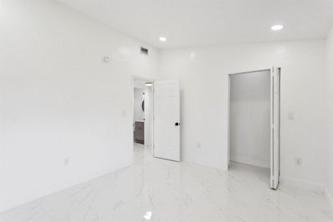 House in Fort Lauderdale, Florida 3 bedrooms, 104.24 sq.m. № 2077740 - photo 19