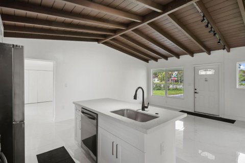 House in Fort Lauderdale, Florida 3 bedrooms, 104.24 sq.m. № 2077740 - photo 11