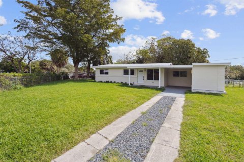 House in Fort Lauderdale, Florida 3 bedrooms, 104.24 sq.m. № 2077740 - photo 2
