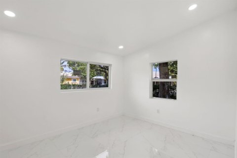 House in Fort Lauderdale, Florida 3 bedrooms, 104.24 sq.m. № 2077740 - photo 18