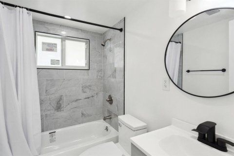House in Fort Lauderdale, Florida 3 bedrooms, 104.24 sq.m. № 2077740 - photo 20