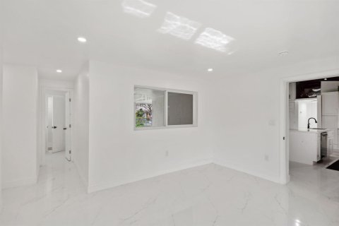 House in Fort Lauderdale, Florida 3 bedrooms, 104.24 sq.m. № 2077740 - photo 14