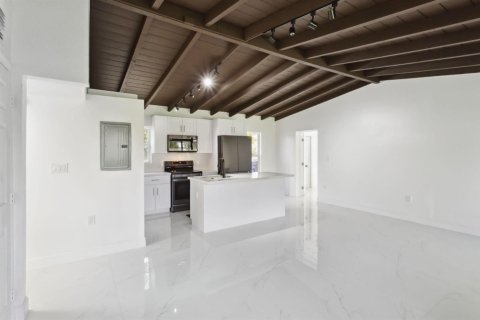 House in Fort Lauderdale, Florida 3 bedrooms, 104.24 sq.m. № 2077740 - photo 8